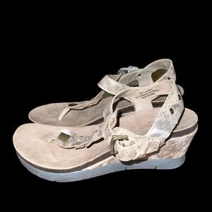 Crown Vintage faux leather thong wedge sandal Flamingo style size 8